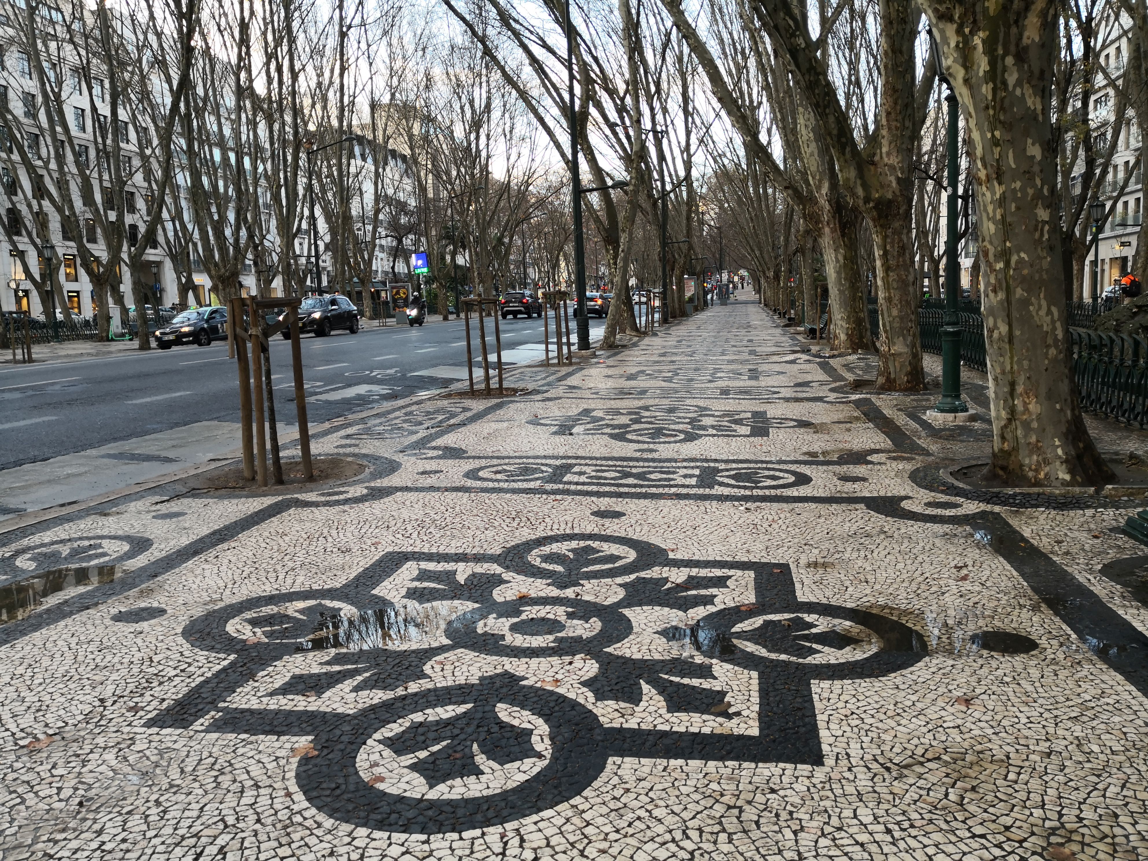 Brukowane chodniki w Lizbonie